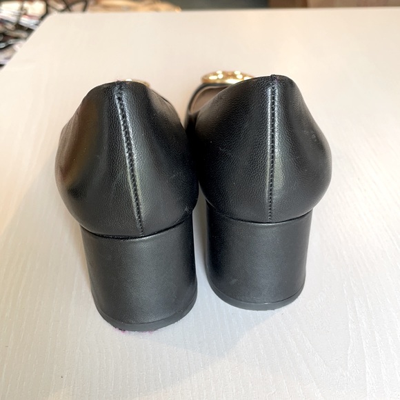 Tory Burch Logo Medallion Block-heel Pump - Picture 4 of 5